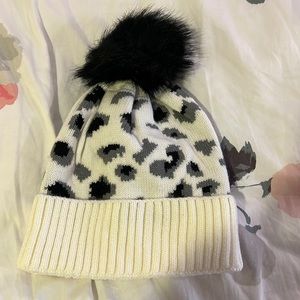 Virginia Wolf white leopard toque